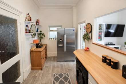 **Sea Front Location**Two Double Bedrooms**Parking & Garden Area**Beautifully Presented**, Image 9