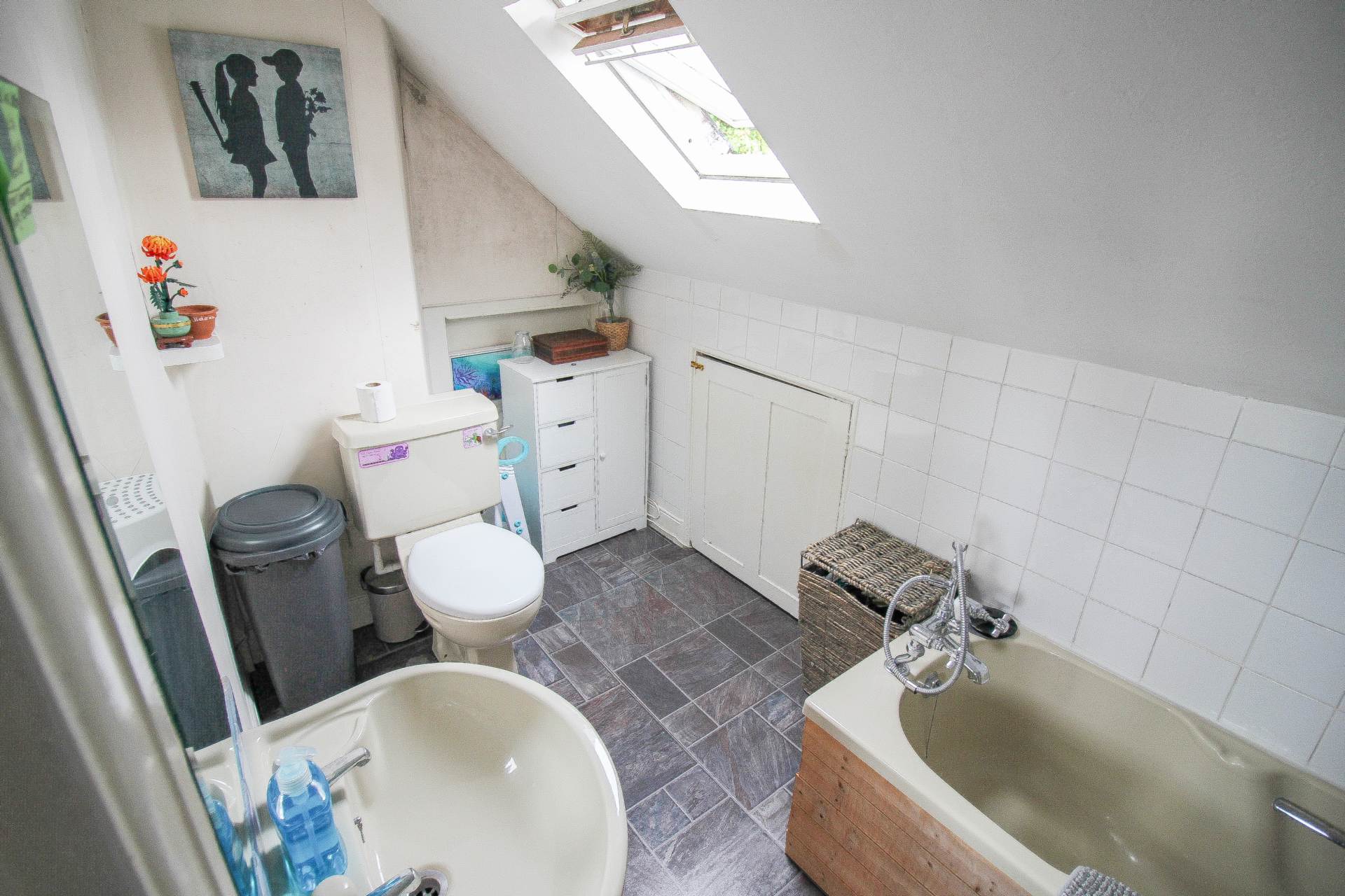 Hillside Location**Double Bedroom**Perfect First Time Buy**, Image 11
