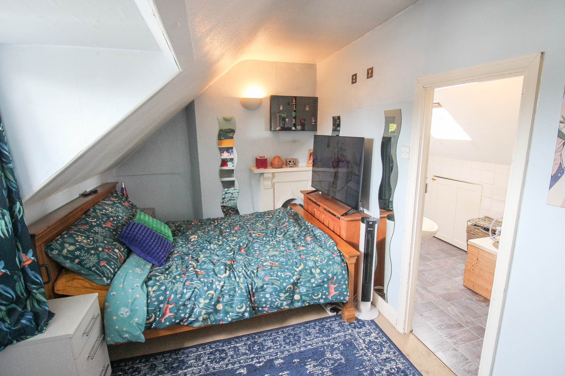 Hillside Location**Double Bedroom**Perfect First Time Buy**, Image 9
