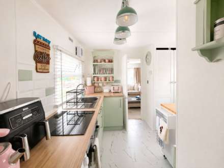 Oaktree Park, Locking - 12 Months Full Residency, Image 4