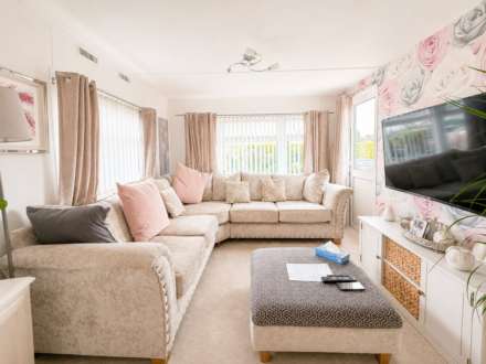 Oaktree Park, Locking - 12 Months Full Residency, Image 6