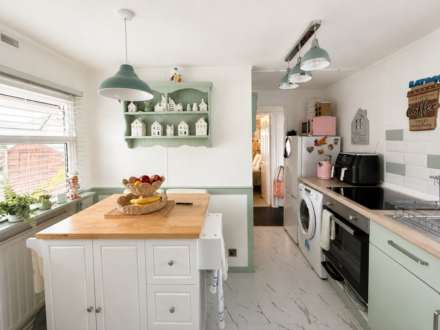 Oaktree Park, Locking - 12 Months Full Residency, Image 9