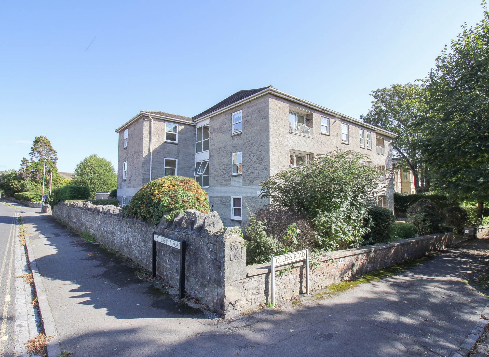 **Queens Road**Super Location Opposite Grove Park**2 Minutes to Town**Two Double Bedrooms**Lounge with Juliet Balcony**, Image 1