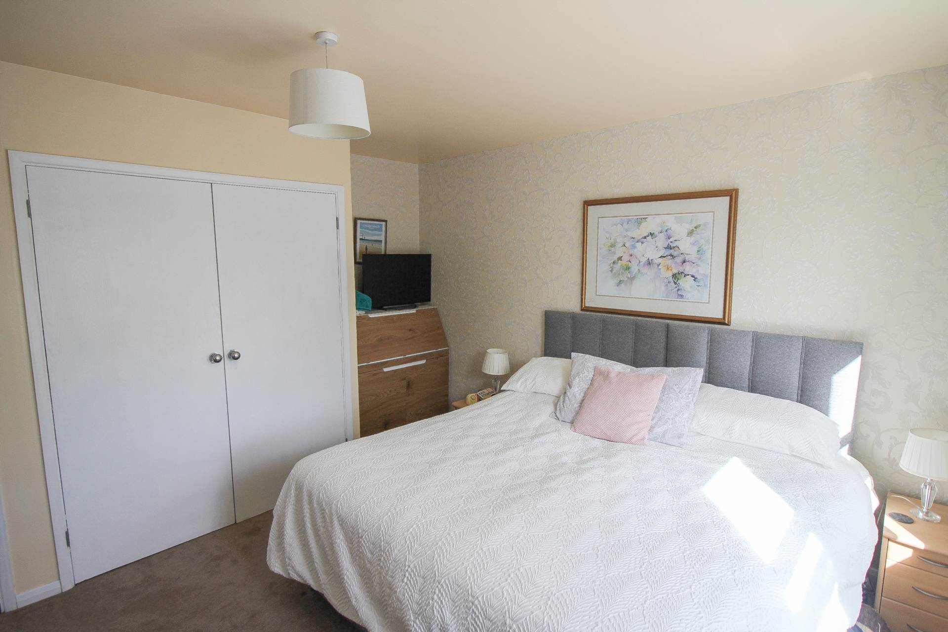 **Queens Road**Super Location Opposite Grove Park**2 Minutes to Town**Two Double Bedrooms**Lounge with Juliet Balcony**, Image 10