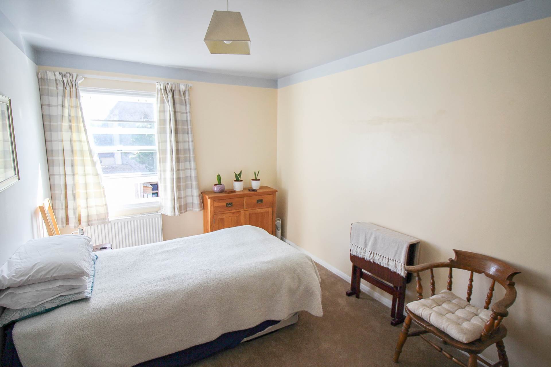 **Queens Road**Super Location Opposite Grove Park**2 Minutes to Town**Two Double Bedrooms**Lounge with Juliet Balcony**, Image 11