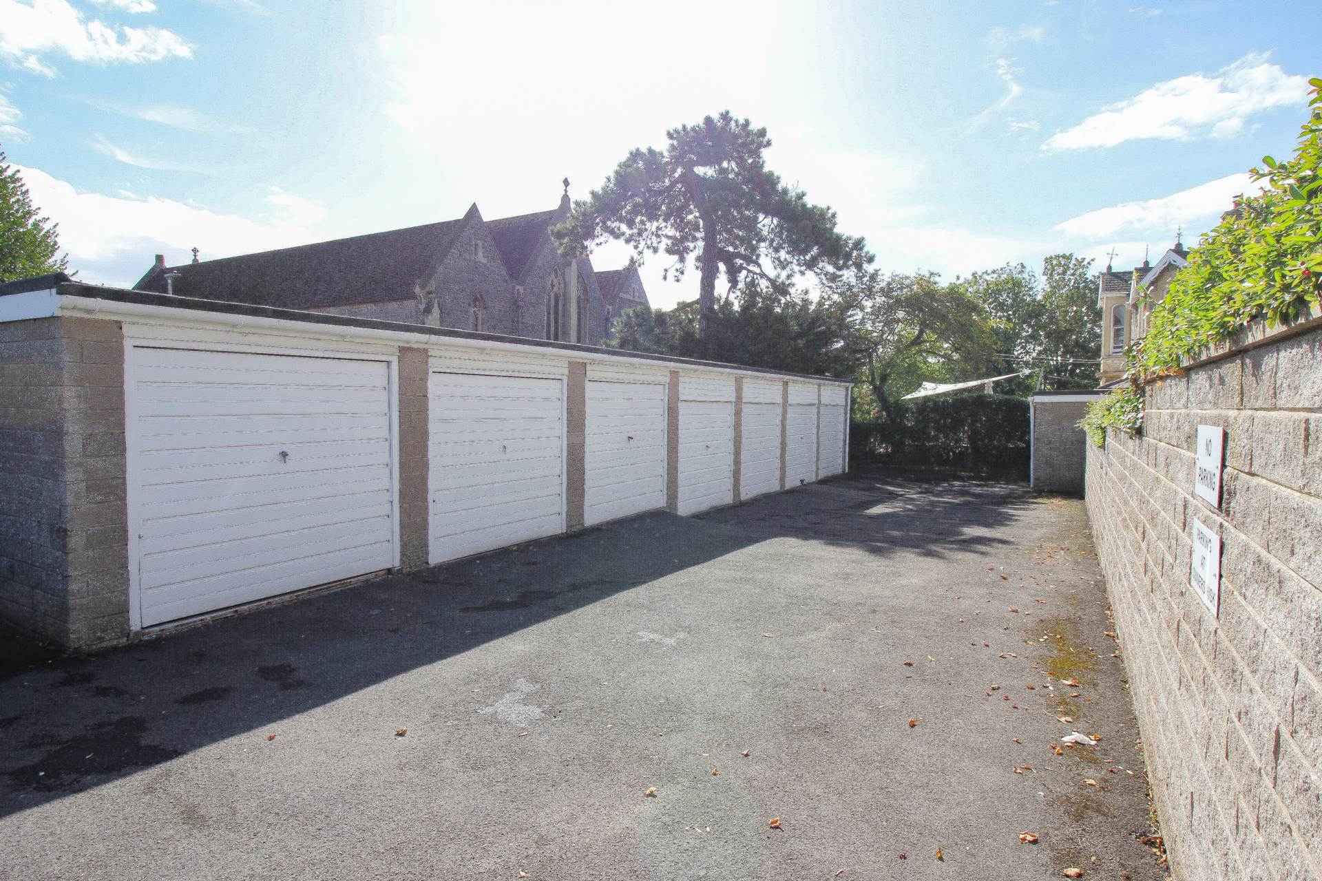 **Queens Road**Super Location Opposite Grove Park**2 Minutes to Town**Two Double Bedrooms**Lounge with Juliet Balcony**, Image 13