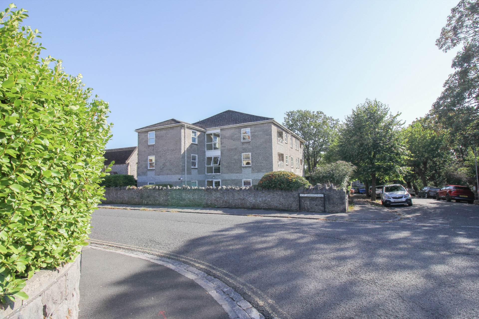 **Queens Road**Super Location Opposite Grove Park**2 Minutes to Town**Two Double Bedrooms**Lounge with Juliet Balcony**, Image 16