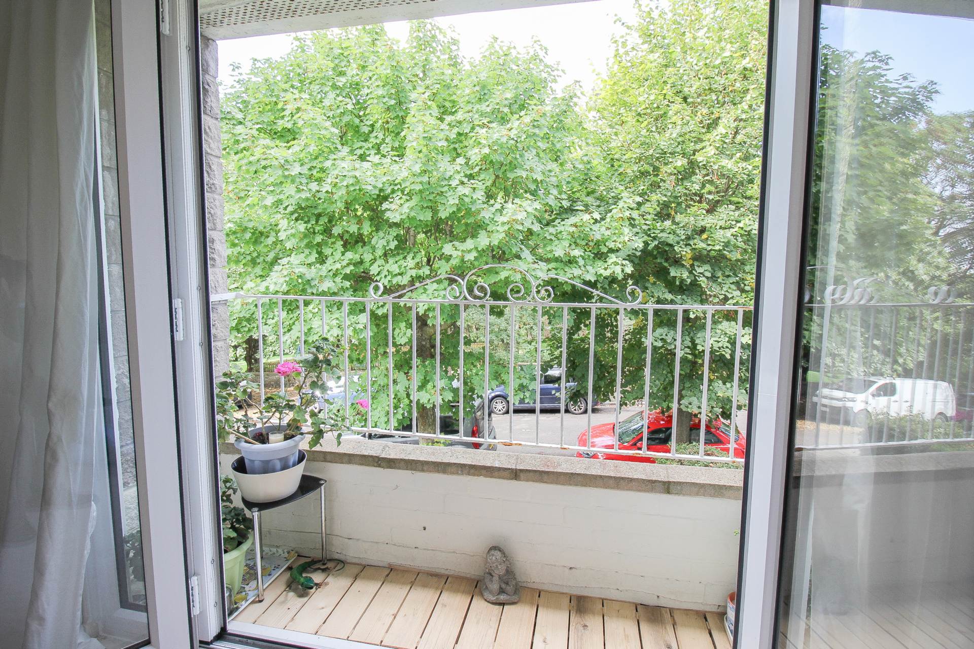 **Queens Road**Super Location Opposite Grove Park**2 Minutes to Town**Two Double Bedrooms**Lounge with Juliet Balcony**, Image 3