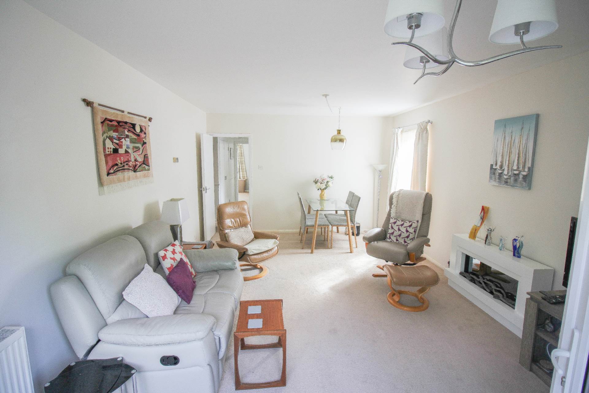 **Queens Road**Super Location Opposite Grove Park**2 Minutes to Town**Two Double Bedrooms**Lounge with Juliet Balcony**, Image 5