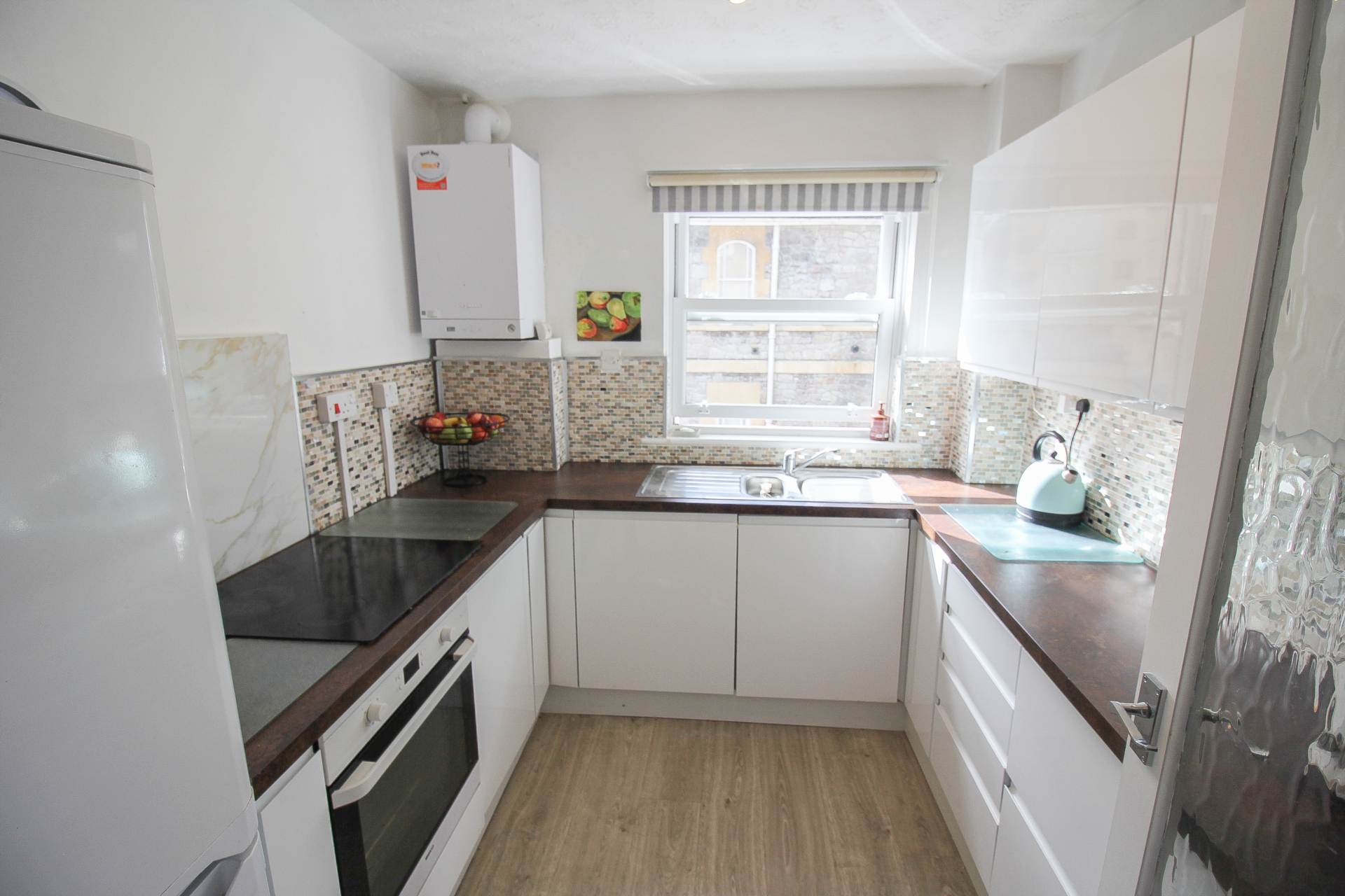 **Queens Road**Super Location Opposite Grove Park**2 Minutes to Town**Two Double Bedrooms**Lounge with Juliet Balcony**, Image 6