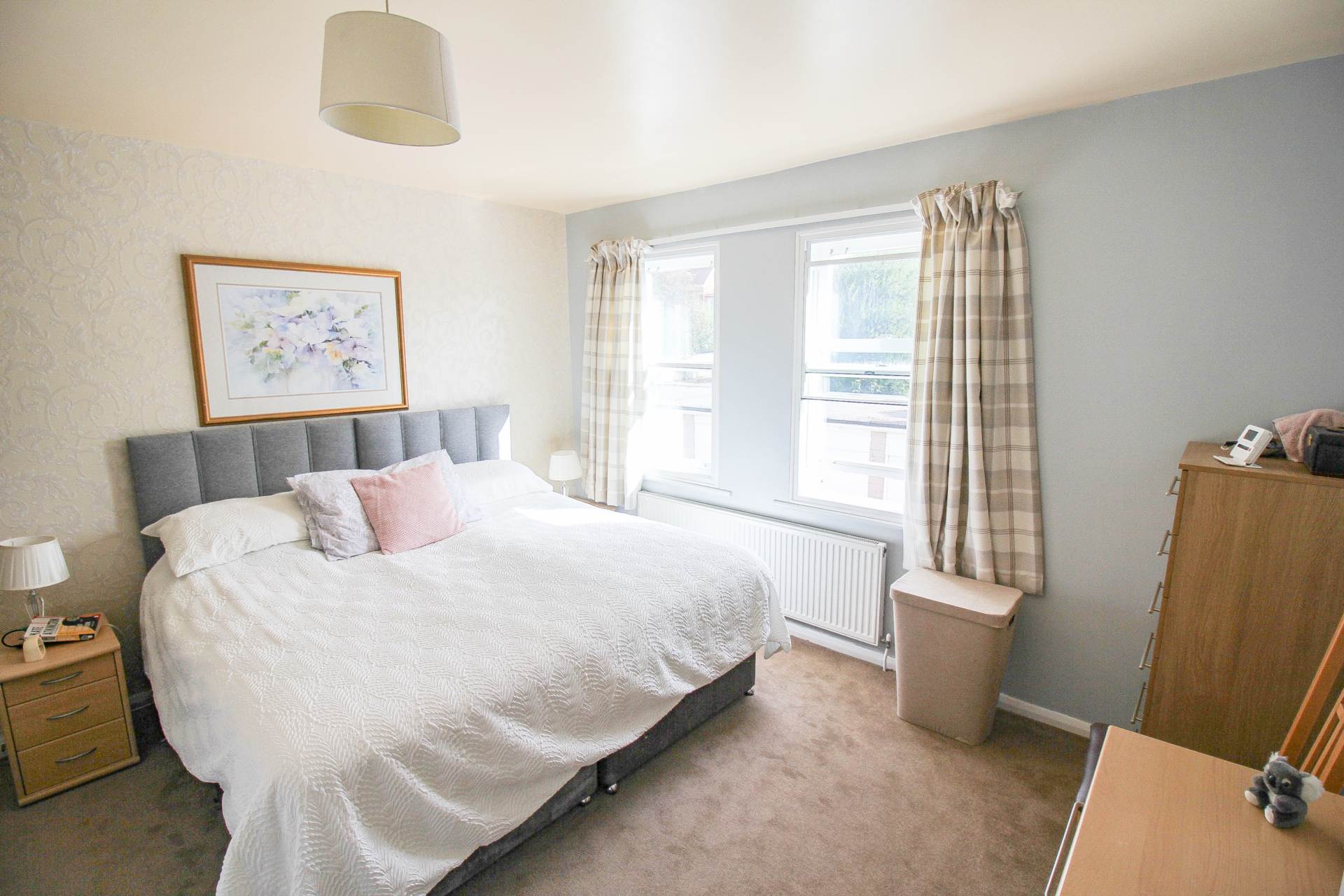 **Queens Road**Super Location Opposite Grove Park**2 Minutes to Town**Two Double Bedrooms**Lounge with Juliet Balcony**, Image 9
