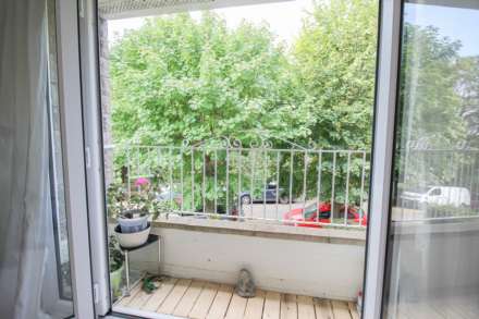 **Queens Road**Super Location Opposite Grove Park**2 Minutes to Town**Two Double Bedrooms**Lounge with Juliet Balcony**, Image 3