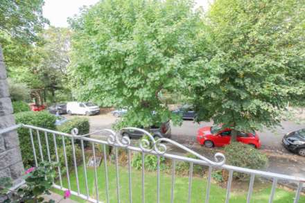 **Queens Road**Super Location Opposite Grove Park**2 Minutes to Town**Two Double Bedrooms**Lounge with Juliet Balcony**, Image 4