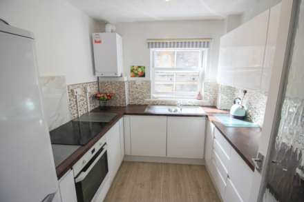 **Queens Road**Super Location Opposite Grove Park**2 Minutes to Town**Two Double Bedrooms**Lounge with Juliet Balcony**, Image 6