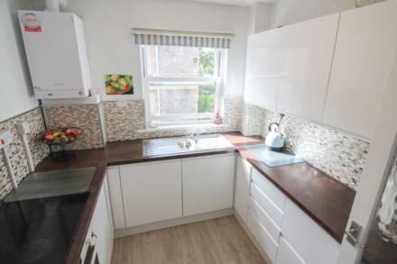 **Queens Road**Super Location Opposite Grove Park**2 Minutes to Town**Two Double Bedrooms**Lounge with Juliet Balcony**, Image 7
