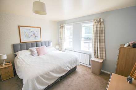 **Queens Road**Super Location Opposite Grove Park**2 Minutes to Town**Two Double Bedrooms**Lounge with Juliet Balcony**, Image 9