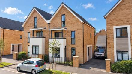 McCrae Road, Locking Parklands - Immaculately Presented Home