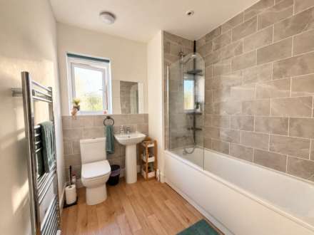 McCrae Road, Locking Parklands - Immaculately Presented Home, Image 15
