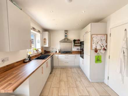 McCrae Road, Locking Parklands - Immaculately Presented Home, Image 7