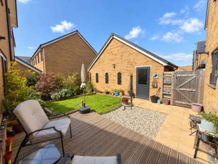 McCrae Road, Locking Parklands - Immaculately Presented Home, Image 9