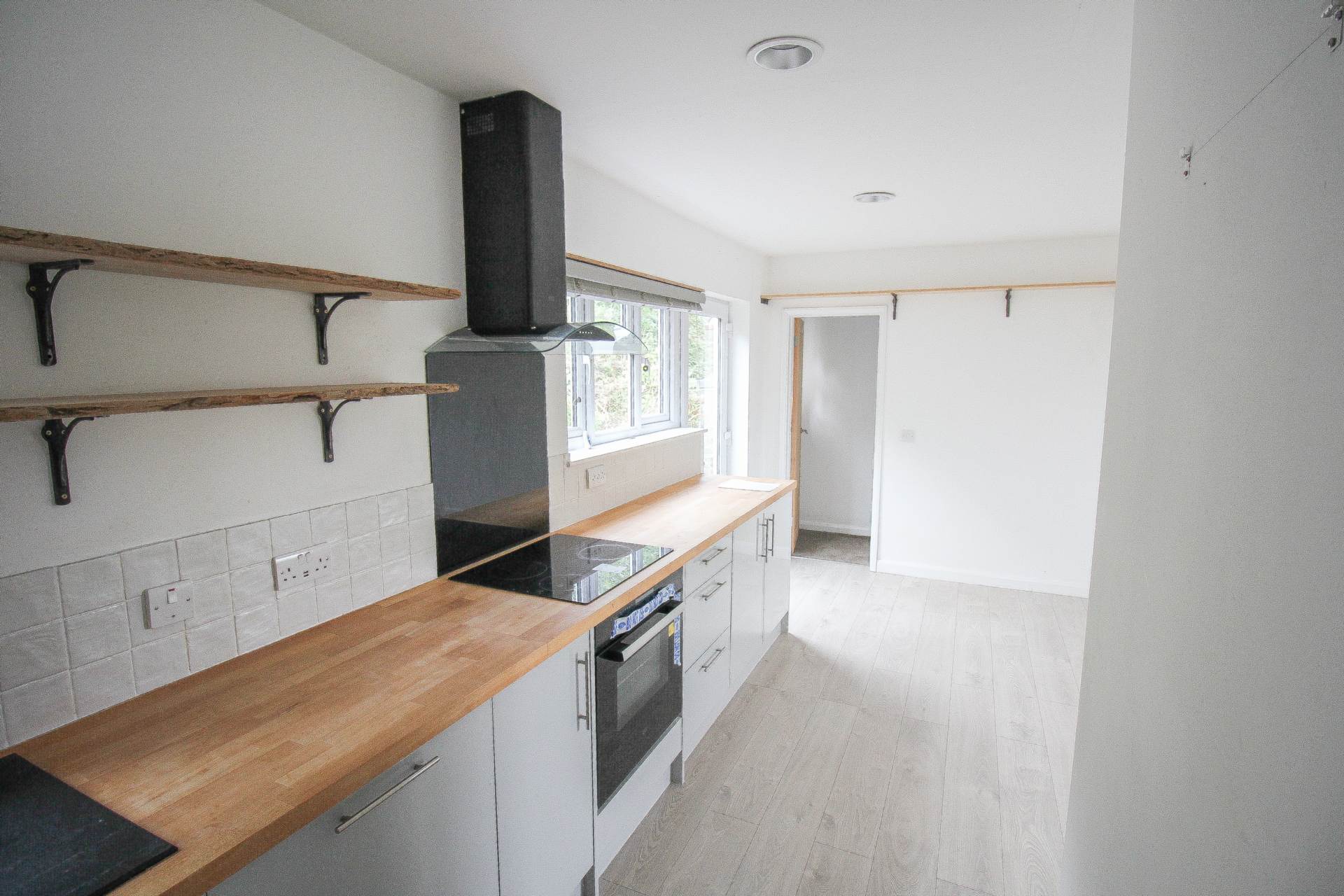 **Loxton**Beautifully Presented**150' Garden with Studio**3 Bedrooms**Open Plan Kit/Dining/Living Room**, Image 7