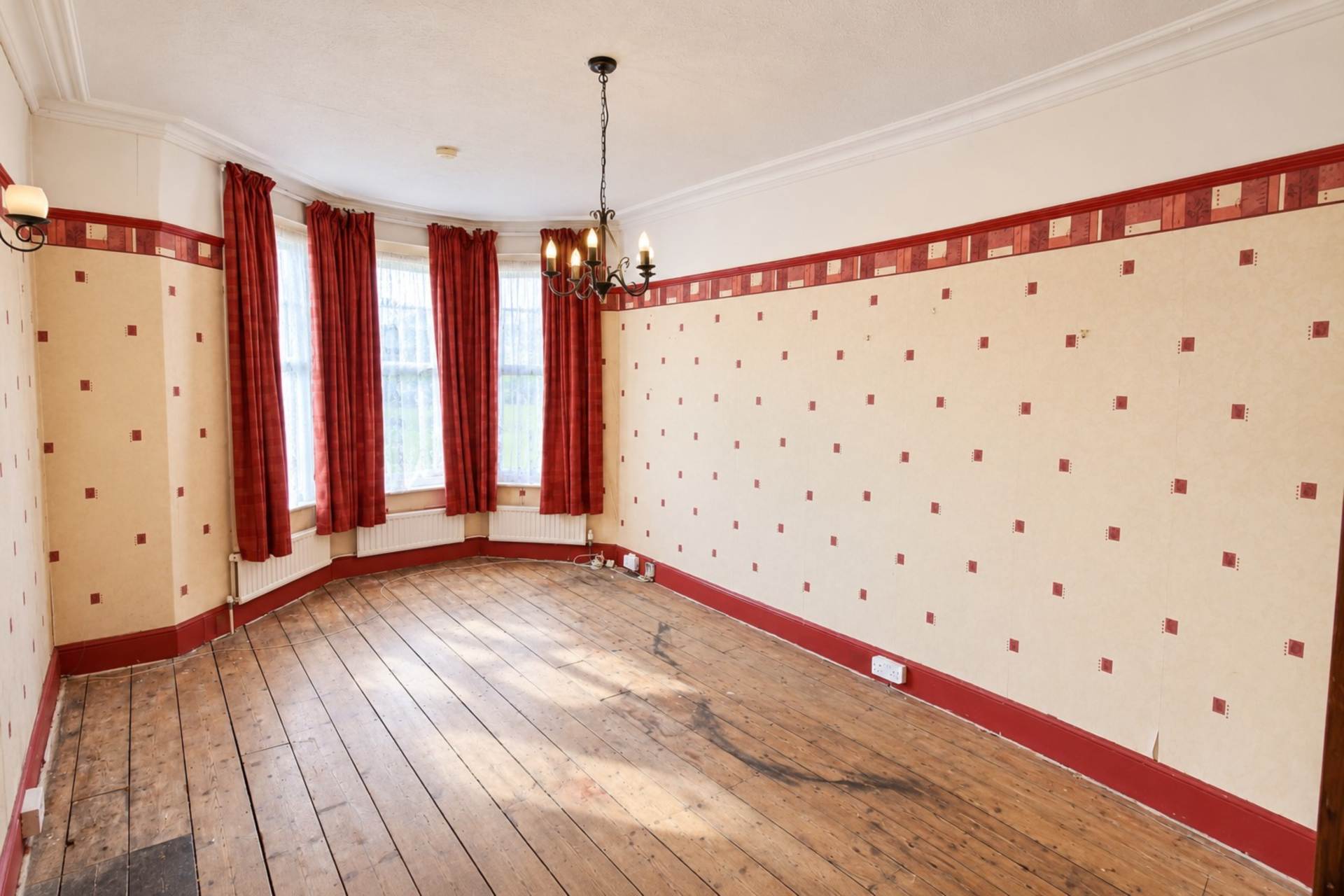 **South Ward**3-4 Bedrooms**Large Private Rear Garden**General Updating Required**, Image 11