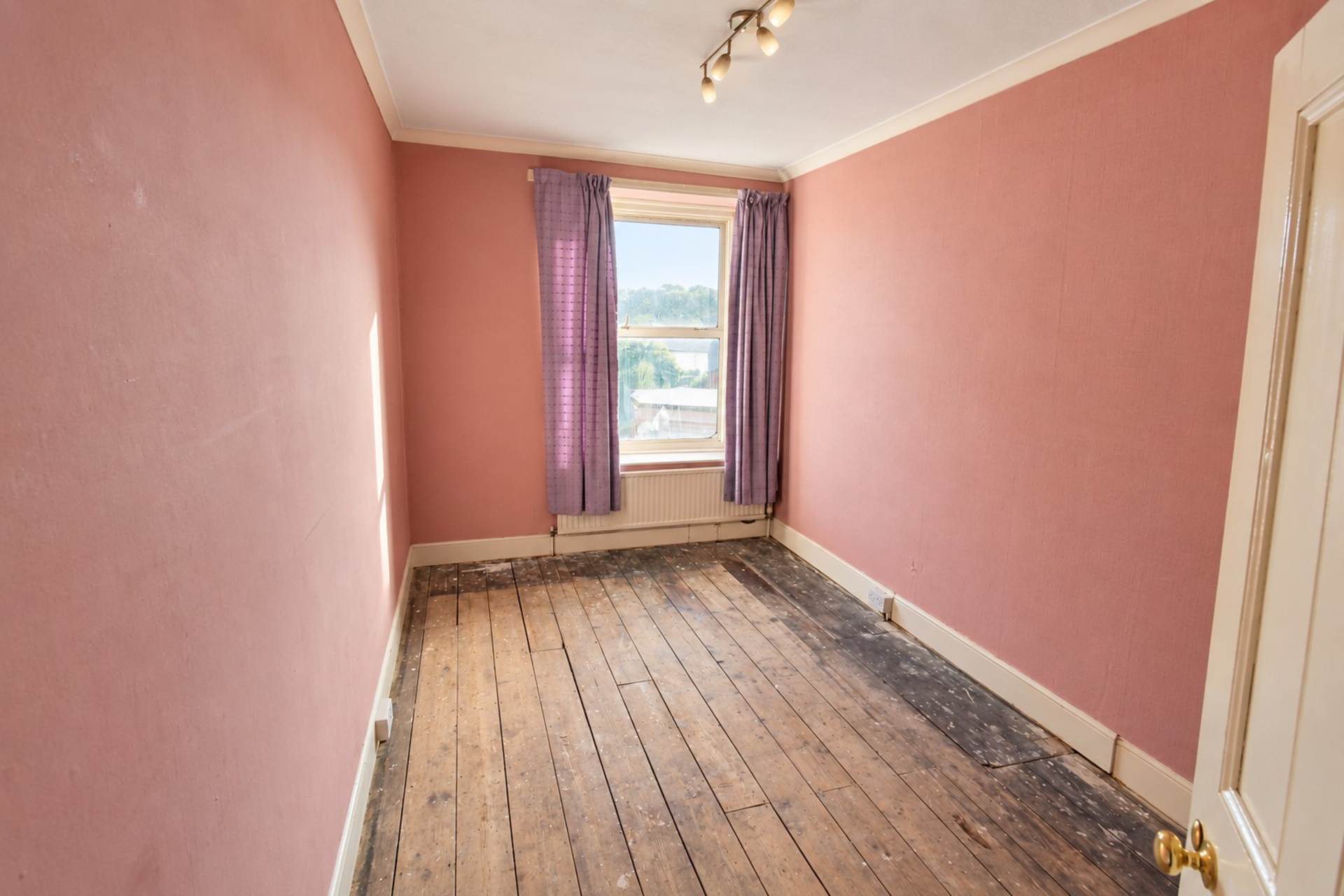 **South Ward**3-4 Bedrooms**Large Private Rear Garden**General Updating Required**, Image 12