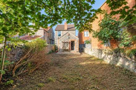 **South Ward**3-4 Bedrooms**Large Private Rear Garden**General Updating Required**, Image 1