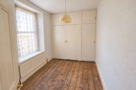 **South Ward**3-4 Bedrooms**Large Private Rear Garden**General Updating Required**, Image 13