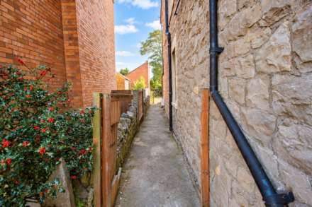 **South Ward**3-4 Bedrooms**Large Private Rear Garden**General Updating Required**, Image 20
