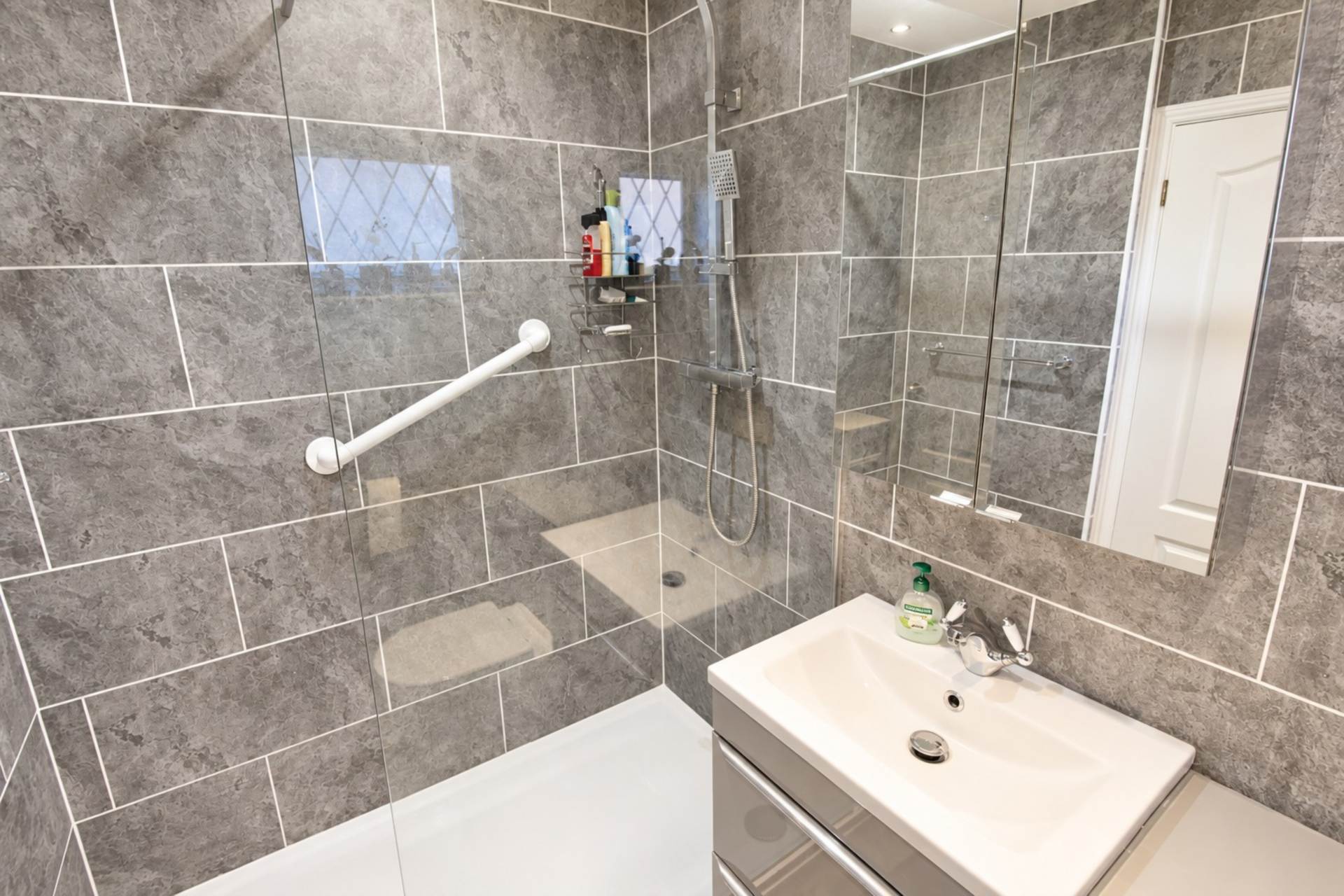 **Quiet Cul de Sac Location**2 Double Bedrooms**Conservatory**Garage & Parking**Lovely Outlook**, Image 13