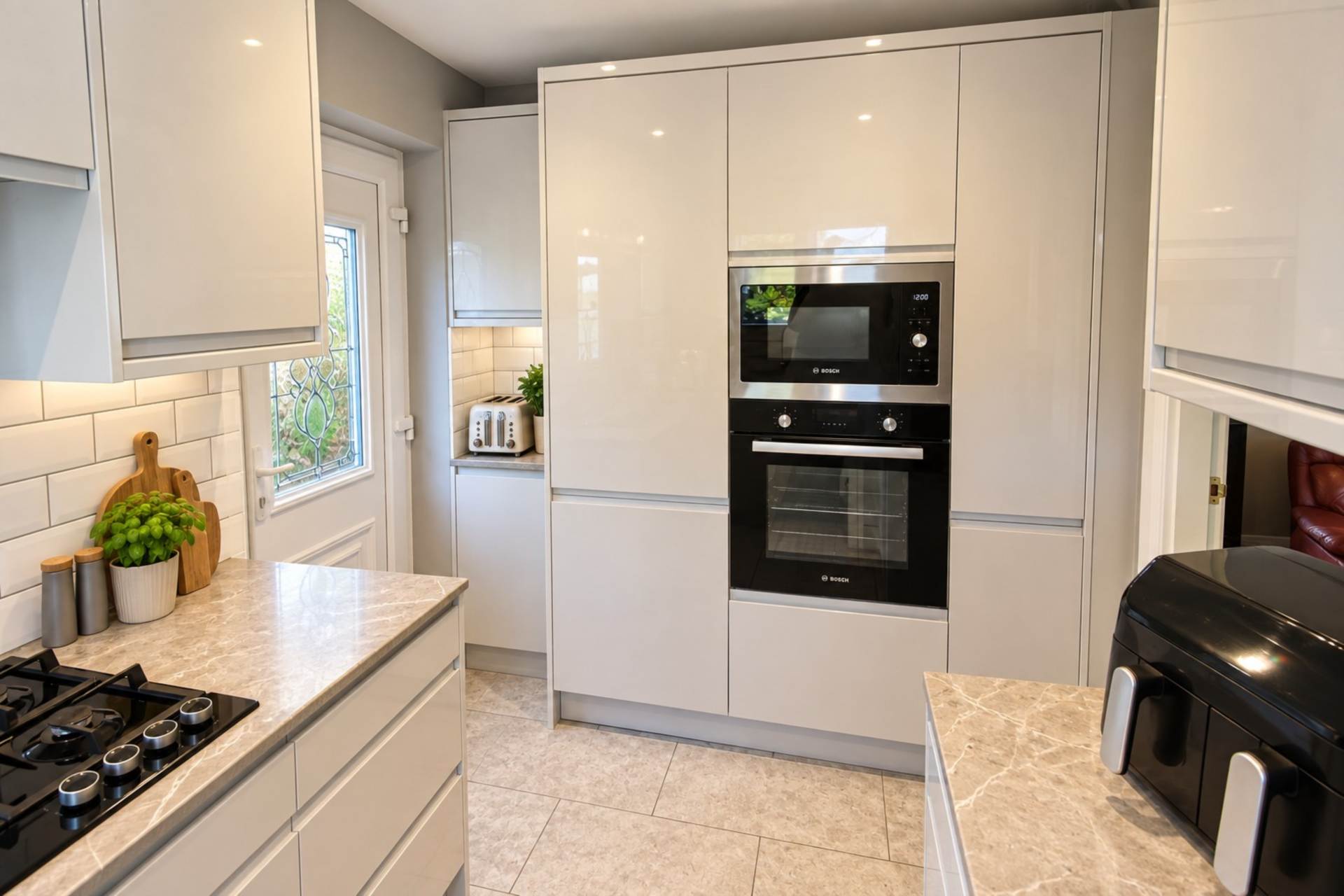**Quiet Cul de Sac Location**2 Double Bedrooms**Conservatory**Garage & Parking**Lovely Outlook**, Image 4