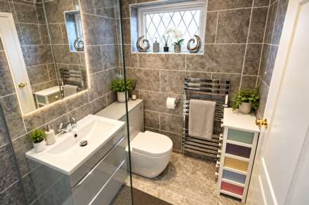 **Quiet Cul de Sac Location**2 Double Bedrooms**Conservatory**Garage & Parking**Lovely Outlook**, Image 12