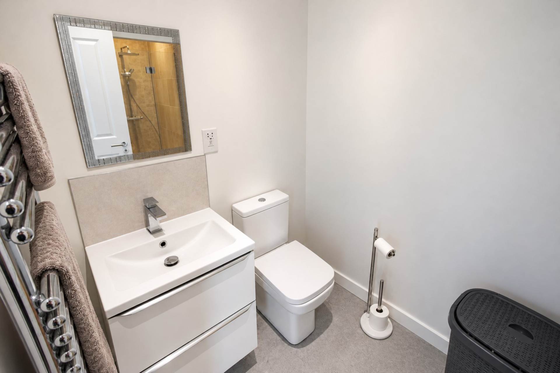 **Hillside Apartment**Fantastic Coastal Views*Master Bedroom with Balcony & En Suite**Secure Allocated Parking**, Image 12