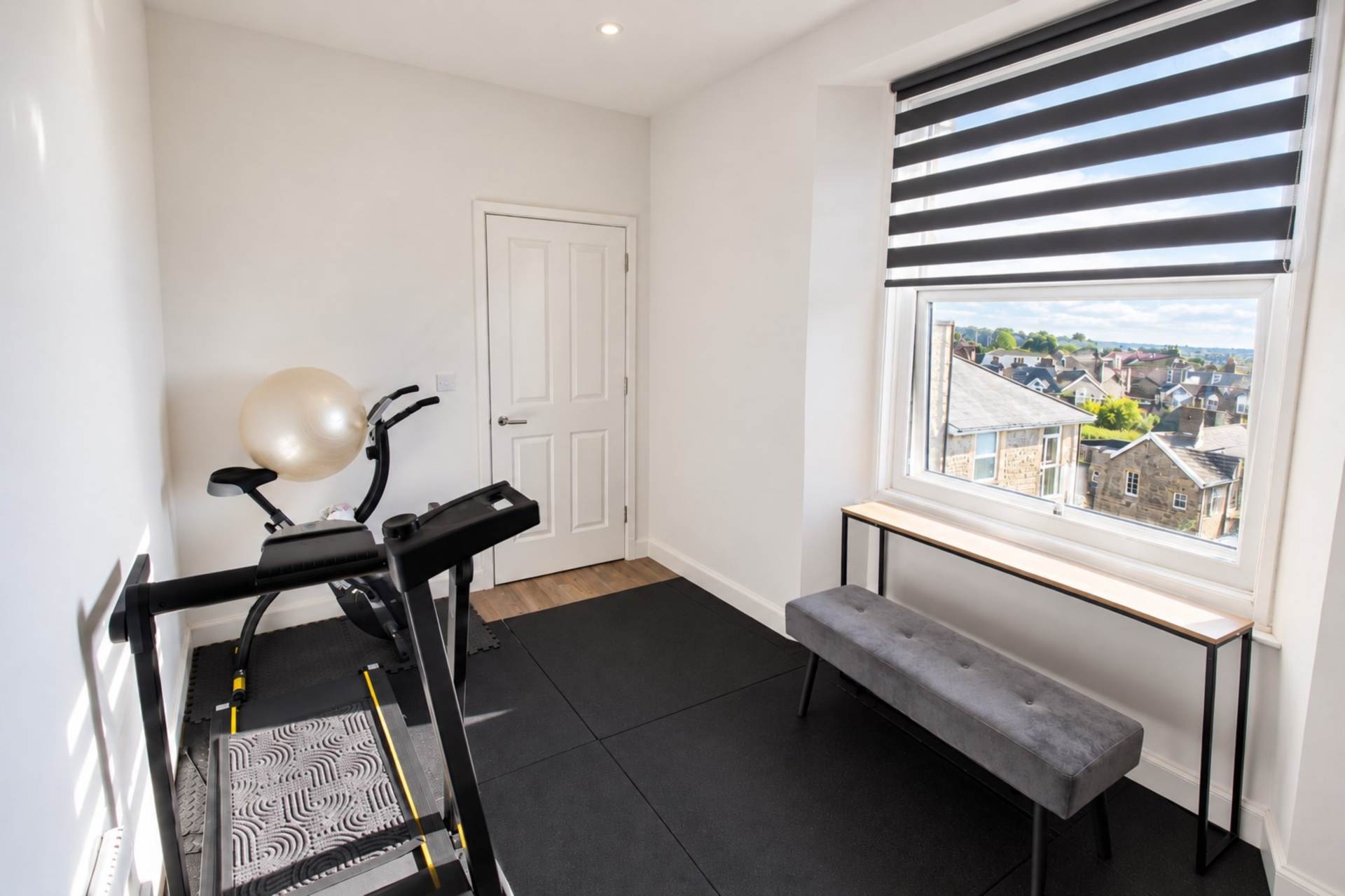 **Hillside Apartment**Fantastic Coastal Views*Master Bedroom with Balcony & En Suite**Secure Allocated Parking**, Image 15
