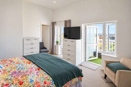 **Hillside Apartment**Fantastic Coastal Views*Master Bedroom with Balcony & En Suite**Secure Allocated Parking**, Image 10