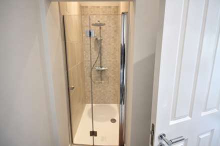 **Hillside Apartment**Fantastic Coastal Views*Master Bedroom with Balcony & En Suite**Secure Allocated Parking**, Image 11