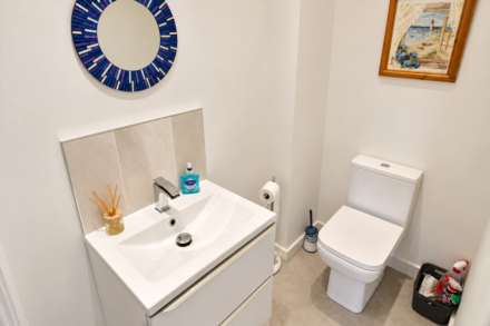 **Hillside Apartment**Fantastic Coastal Views*Master Bedroom with Balcony & En Suite**Secure Allocated Parking**, Image 16