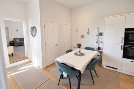 **Hillside Apartment**Fantastic Coastal Views*Master Bedroom with Balcony & En Suite**Secure Allocated Parking**, Image 6