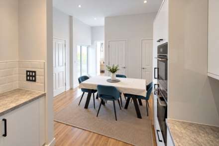 **Hillside Apartment**Fantastic Coastal Views*Master Bedroom with Balcony & En Suite**Secure Allocated Parking**, Image 7