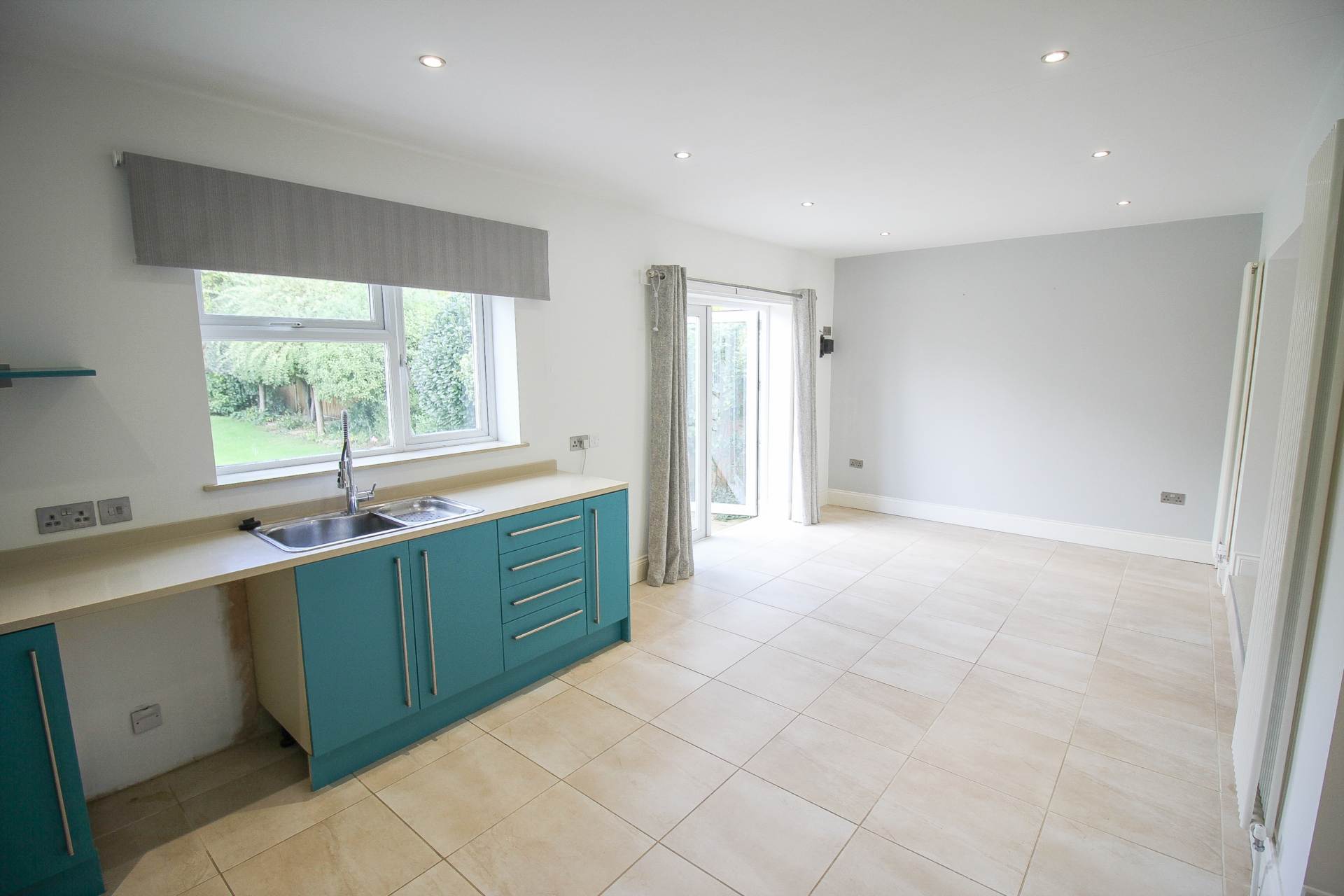 **Churchill**Large Plot**Open Plan Living/Kitchen/Dining Area**Large Driveway/Garage Electric Door**, Image 9