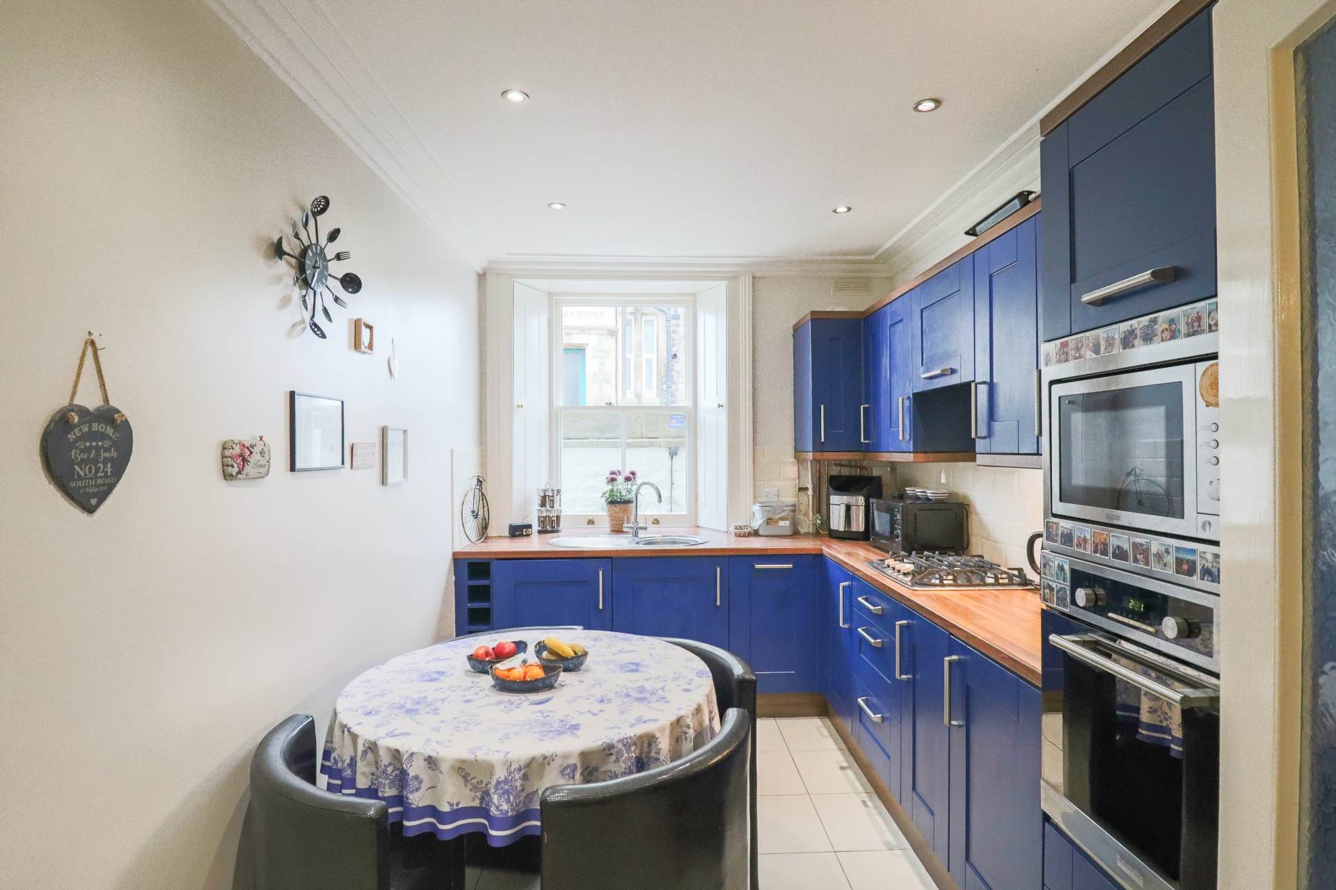 South Road, Hillside - Modern & Character Filled Flat, Image 5