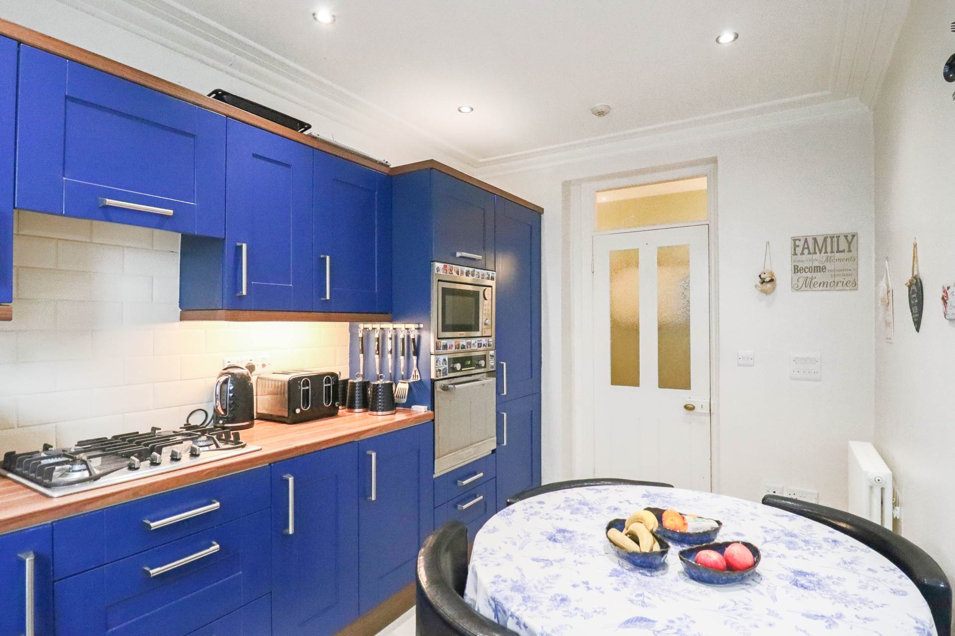 South Road, Hillside - Modern & Character Filled Flat, Image 6