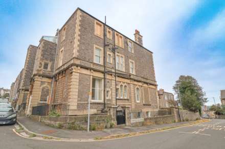 South Road, Hillside - Modern & Character Filled Flat