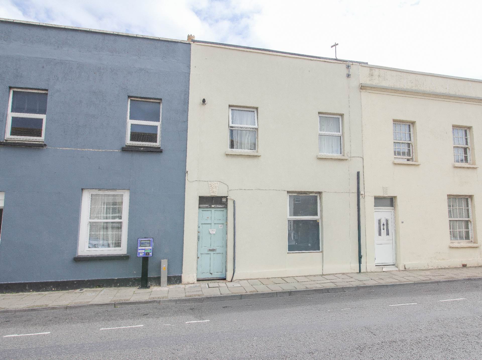 **Central Location**Good Size Garden**No Onward Chain**, Image 1