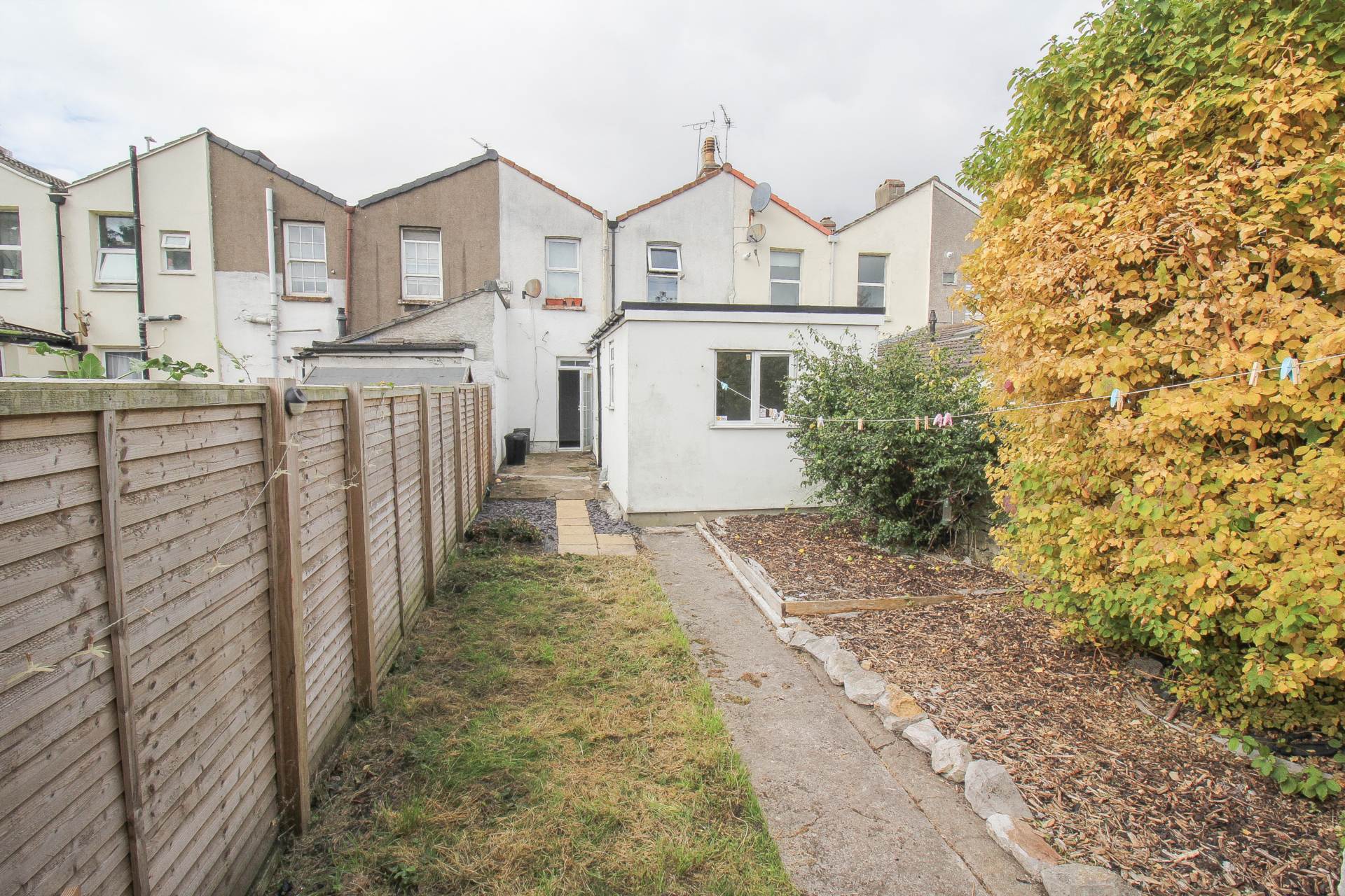 **Central Location**Good Size Garden**No Onward Chain**, Image 10