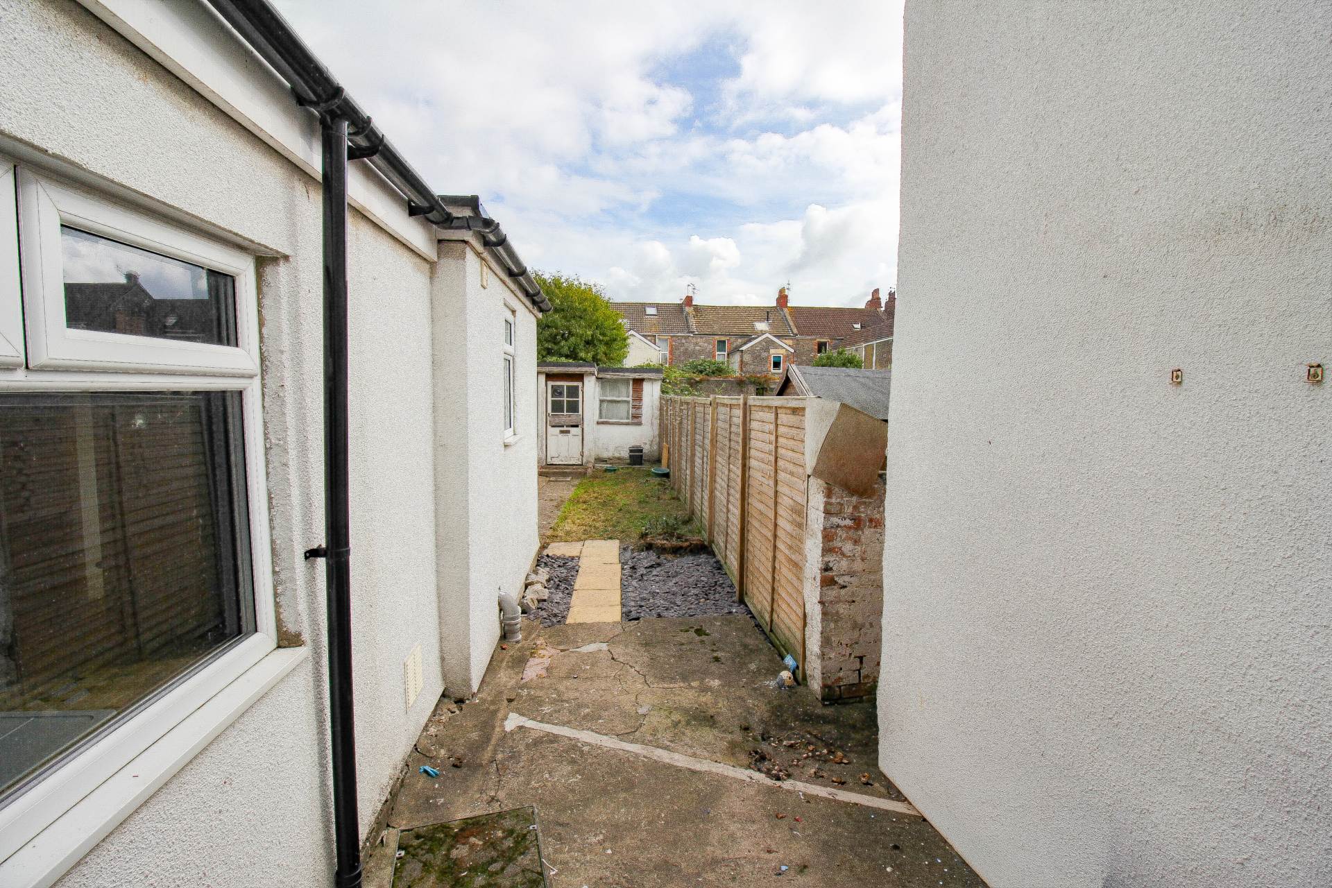 **Central Location**Good Size Garden**No Onward Chain**, Image 11