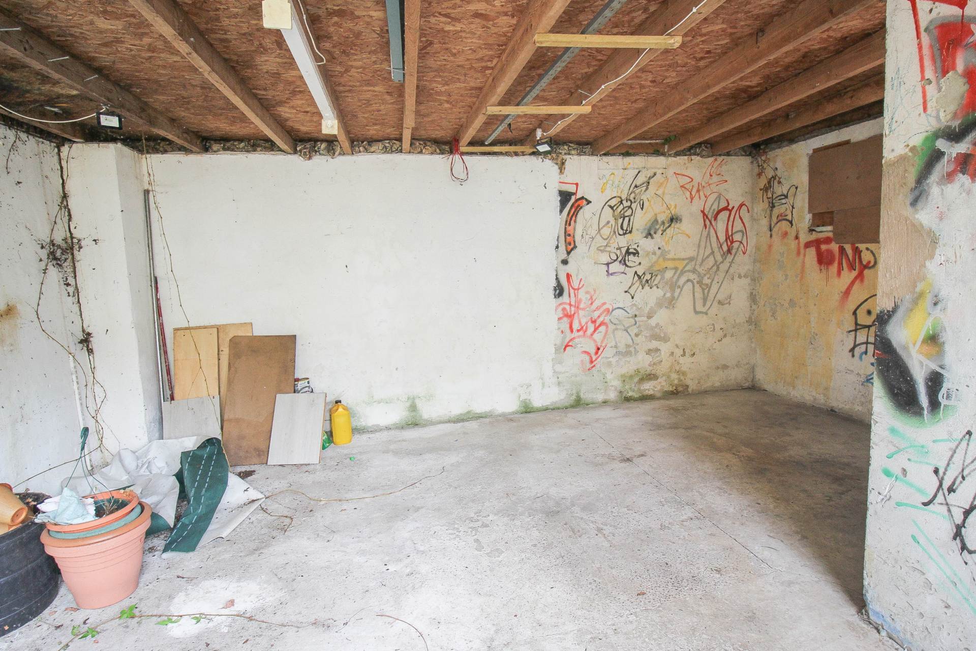 **Central Location**Good Size Garden**No Onward Chain**, Image 13
