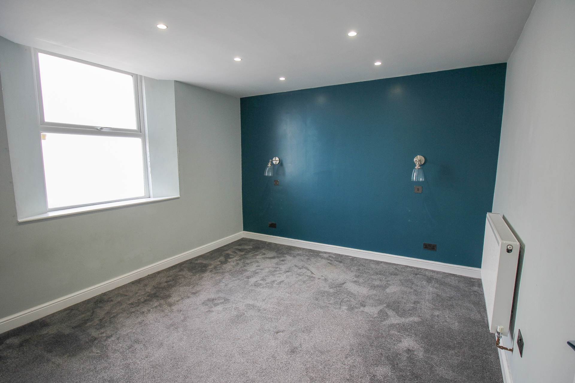 **Central Location**Good Size Garden**No Onward Chain**, Image 4