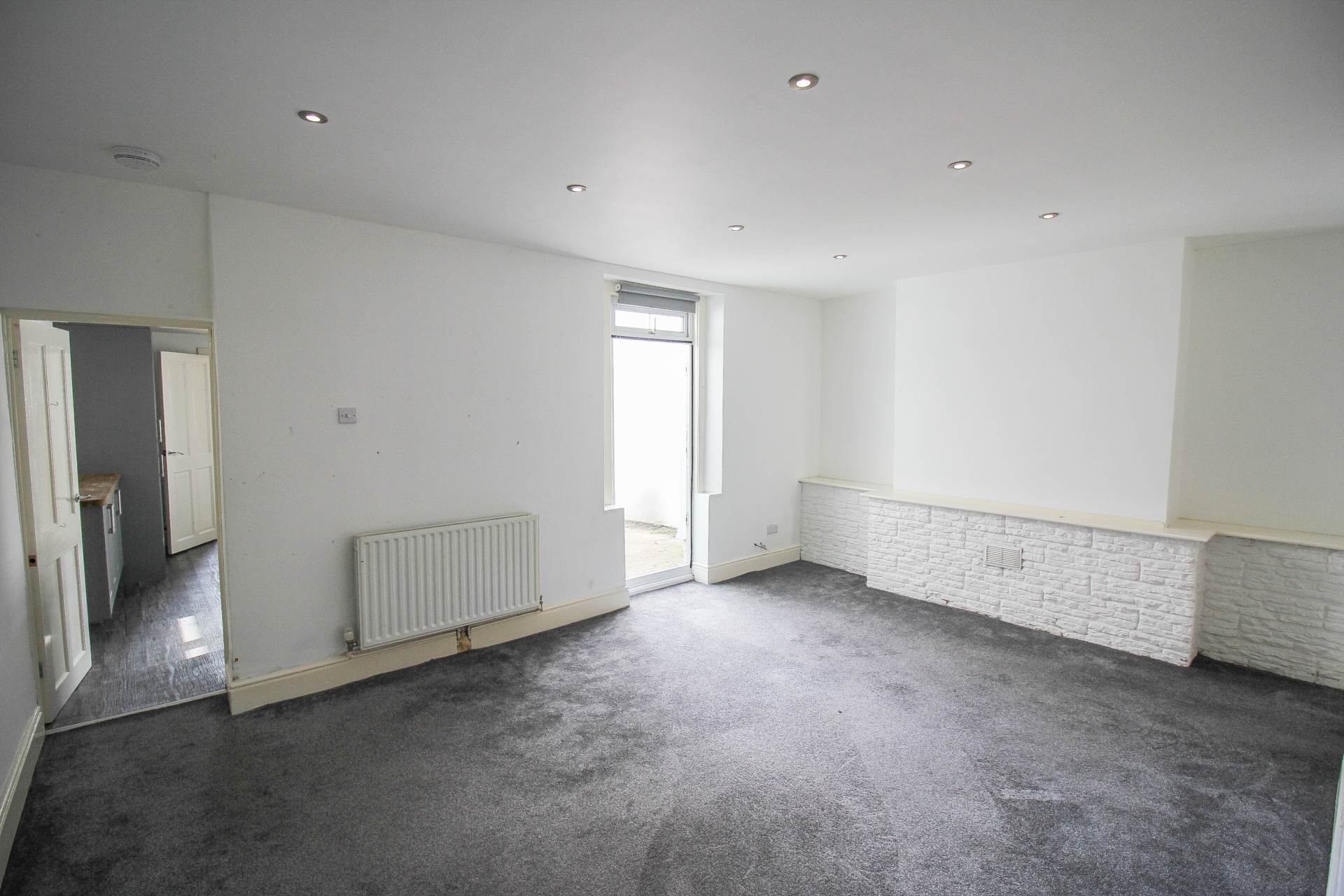 **Central Location**Good Size Garden**No Onward Chain**, Image 5